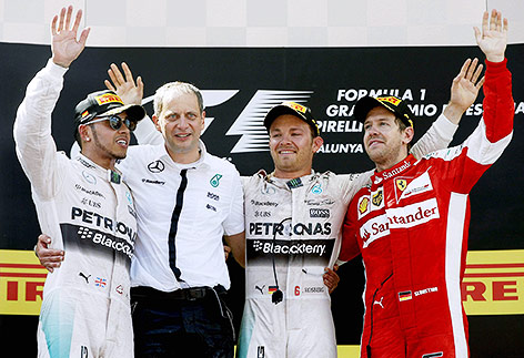 Lewis Hamilton (GBR/Mercedes), Paddy Lowe (Mercedes-Technikchef), Nico Rosberg (GER/Mercedes) und Sebastian Vettel (GER/Ferrari)