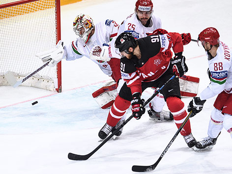 © APA/EPA/Filip Singer Tyler Seguin (Kanada) gegen Weißrussland-Tormann Kevin Lalande