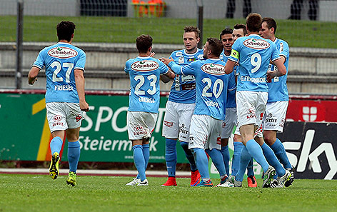 © GEPA/Hans Oberlaender Spieler vom TSV Hartberg jubeln