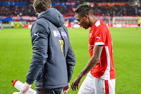 © ORF.at/Christian Öser David Alaba verlässt im Spiel gegen Bosnien verletzt das Spielfeld