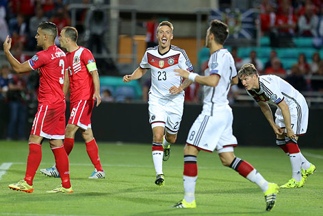 © AP/Francisco Seco Deutschlands Max Kruse jubelt über ein Tor gegen Gibraltar