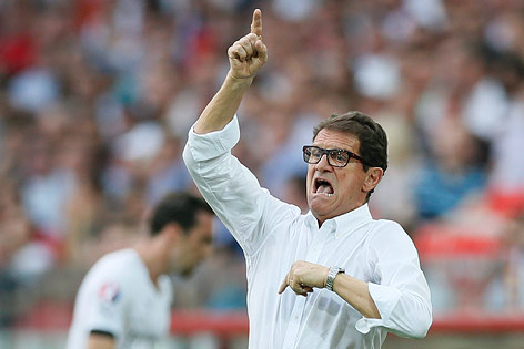 © APA/EPA/Yuri Kochetkov Russlands Teamchef Fabio Capello gestikuliert an der Seitenlinie