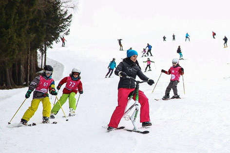 © www.laureus.de Anna Fenninger mit Kindern