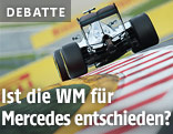 Formel-1-Auto auf der Strecke