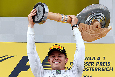 © APA/Hans Klaus Techt Jubel von Nico Rosberg (GER/Mercedes) mit dem Pokal von Spielberg 2014