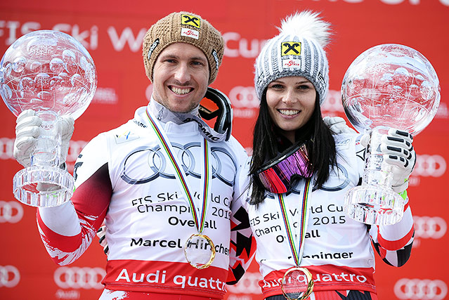 © APA/Barbara Gindl Die ÖSV-Athleten Marcel Hirscher und Anna Fenninger mit ihren Gesamtweltcup-Kugeln