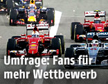 Formel-1-Boliden kurz nach dem Start