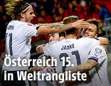 &Ouml;FB-Spieler jubeln