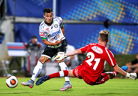 © GEPA/Patrick Leuk Kristijan Dobras (Sturm) und Florian Faist (Hartberg)