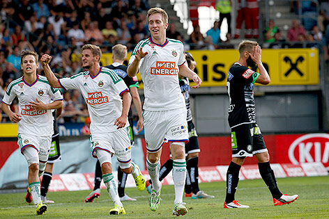 © GEPA/Markus Oberlaender Jubel von Louis Schaub, Maximilian Hofmann und Robert Beric (Rapid)