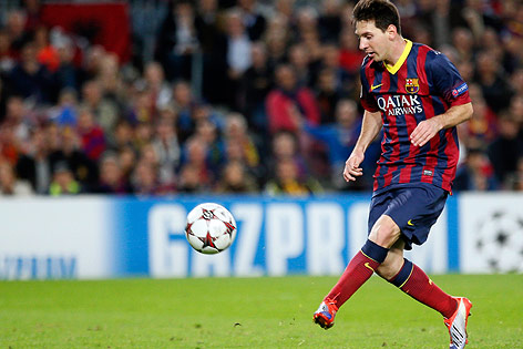 © Reuters/Gustau Nacarino Torschuss von Lionel Messi (Barcelona)