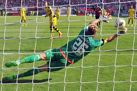 © APA/EPA/Stefan Puchner Elfmeter von Marco Reus (Dortmund) gegen Ingolstadt