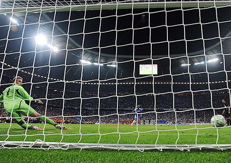 © APA/EPA/Tobias Hase Elfmeter