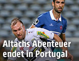 Patrick Seeger (Altach) und Tiago Caeiro (Belenenses)