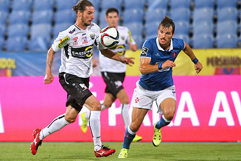 © GEPA/Christian Walgram Patrick Salomon (Altach) und Joao Amorim (Belenenses)