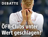Martin Hinteregger (Salzburg) h&auml;lt sich die H&auml;nde vor das Gesicht