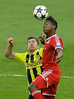 © AP/Alastair Grant David Alaba gegen Robert Lewandowski
