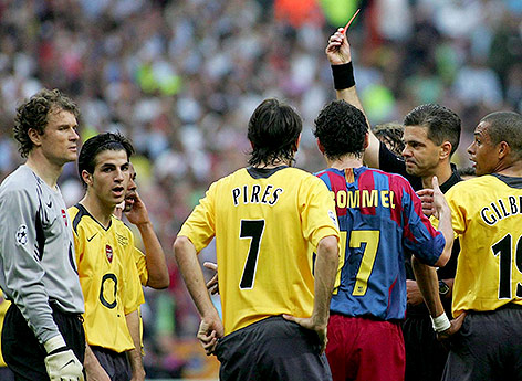 © picturedesk.com/EPA/Gerry Penny Jens Lehmann sieht die rote Kate