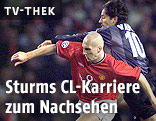 Jaap Stam (Manchester) und Ivica Vastic (Sturm)