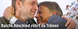 ÖSV-Präsident Peter Schröcksnadel umarmt Benjamin Raich