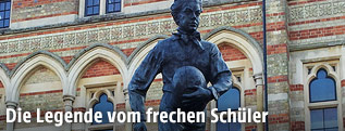 Statue von William Webb Ellis