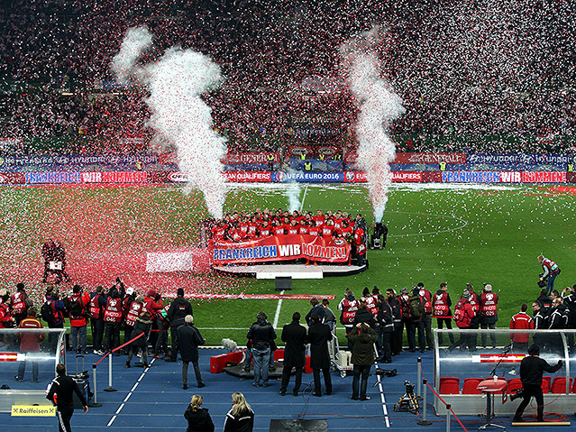 © APA/Roland Schlager Das ÖFB-Team nach Ende des Fußball EM-Qualifikationsspieles