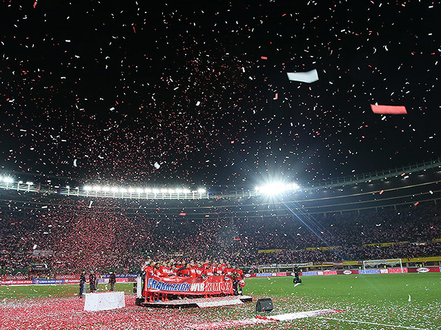 © GEPA/Mario Kneisl Die Spieler des Nationalteams mit einem Banner nach Ende des Fußball EM-Qualifikationsspieles