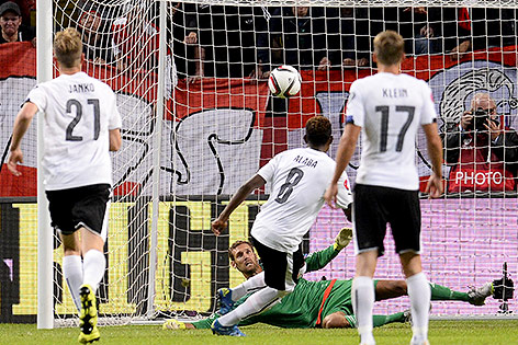 © APA/AFP/Jonathan Nackstrand David Alaba schießt ein Elfmetertor gegen Schweden