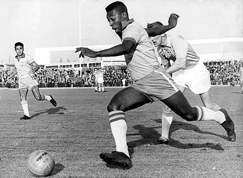 Der brasilianische Stürmer Pele in einem Freundschaftsspiel 1960