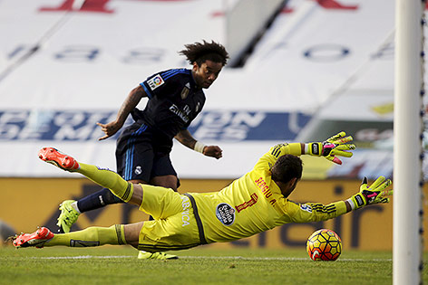 Real Madrid's Marcelo Vieira trifft gegen Celta Vigo
