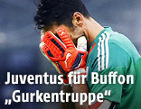 Juve-Goalie Gianluigi Buffon verdeckt sich mit seinen Händen das Gesicht