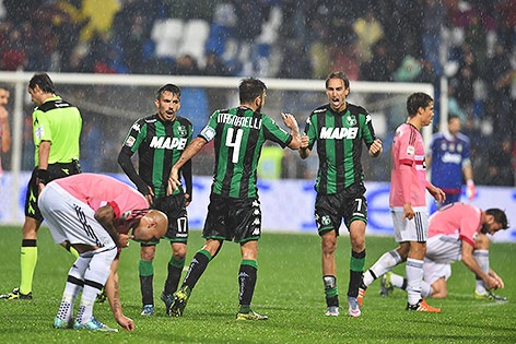 © APA/AFP/Vincenzo Pinto Spieler von Sassuolo bejubeln ihren Sieg über Juventus