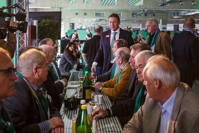 Gleichenfeier auf der Baustelle des Allianz Stadions