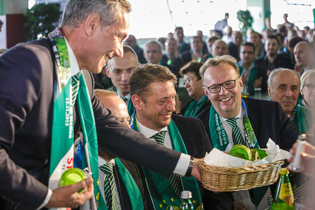 Gleichenfeier auf der Baustelle des Allianz Stadions