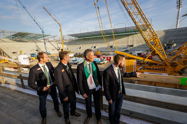 Gleichenfeier auf der Baustelle des Allianz Stadions