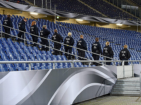 © Gepa/Witters Polizei im Stadion in Hannover