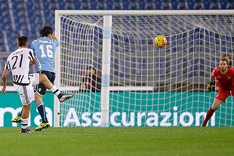 © APA/AP/Andrew Medichini Paulo Dybala (Juve) trifft