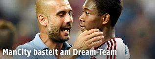 Pep Guardiola herzt David Alaba