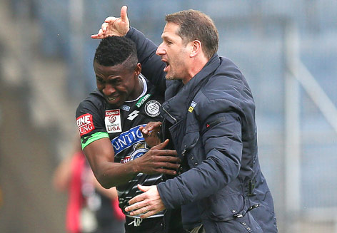 © GEPA/Christian Walgram Jubel von Osagie Bright Edomwonyi (Sturm) und Trainer Franco Foda