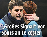Trainer Mauricio Pochettino (Tottenham) mit Spieler