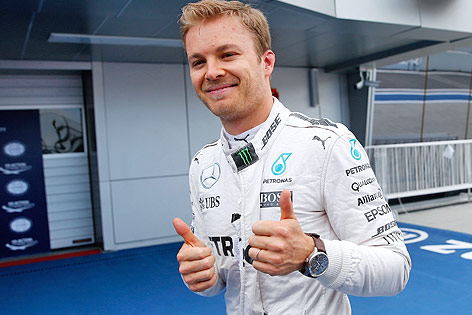 © AP/Pavel Golovkin Nico Rosberg zeigt mit den Daumen nach oben