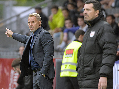 Trainer Thorsten Fink (Austria) und Trainer Oscar Garcia (Salzburg)