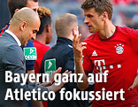 Bayern-Trainer Josep Guardiola und Spieler Thomas Müller