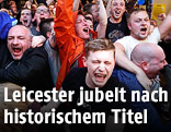 Fans von Leicester City jubeln in einem Pub