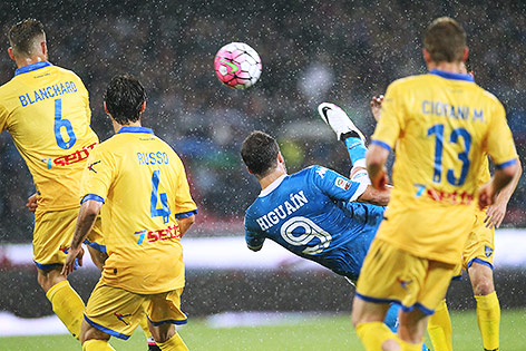 © APA/AFP/Carlo Hermann Fallrückzieher von Gonzalo Higuain (Napoli)