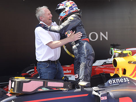 Max Verstappen jubelt mit Helmut Markko