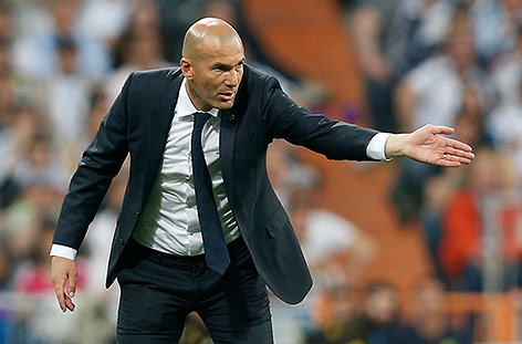 © Reuters/Action Images/Carl Recine Real Trainer Zinedine Zidane an der Seitenlinie