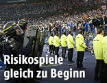 Polizisten im Stadion
