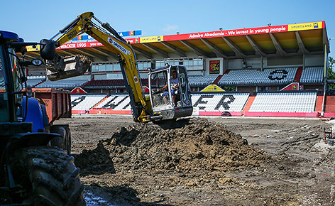 Baggerarbeiten am Fußballplatz