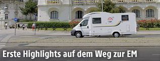Das Euromobil vor der französischen Botschaft in Wien